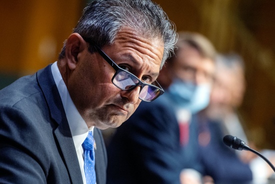 美國監(jiān)獄長因?qū)OVID-19反應(yīng)的批評而退休