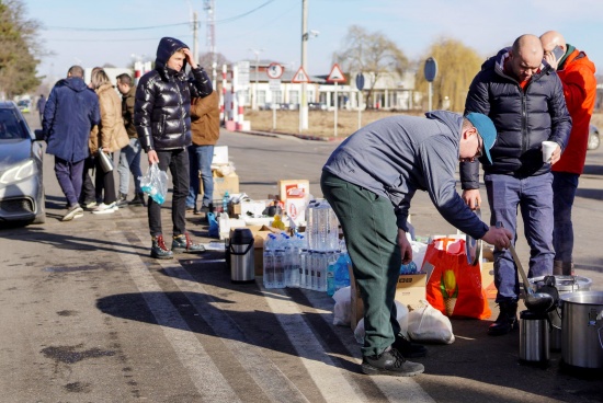 俄烏沖突第一天 近11000名烏克蘭人進入羅馬尼亞