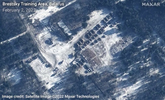 俄羅斯在烏克蘭邊境附近大規(guī)模集結(jié)軍隊(duì)衛(wèi)星圖像：