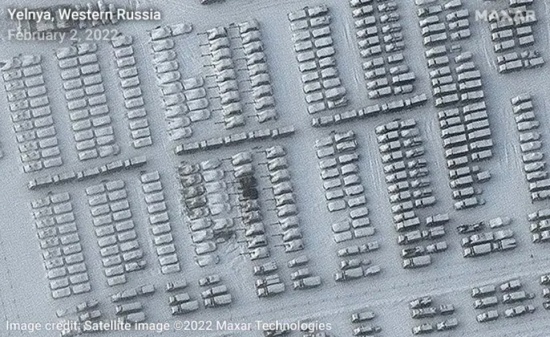 俄羅斯在烏克蘭邊境附近大規(guī)模集結(jié)軍隊(duì)衛(wèi)星圖像：