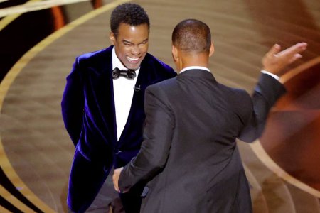 威爾史密斯在奧斯卡頒獎(jiǎng)典禮的舞臺(tái)上打臉克里斯洛