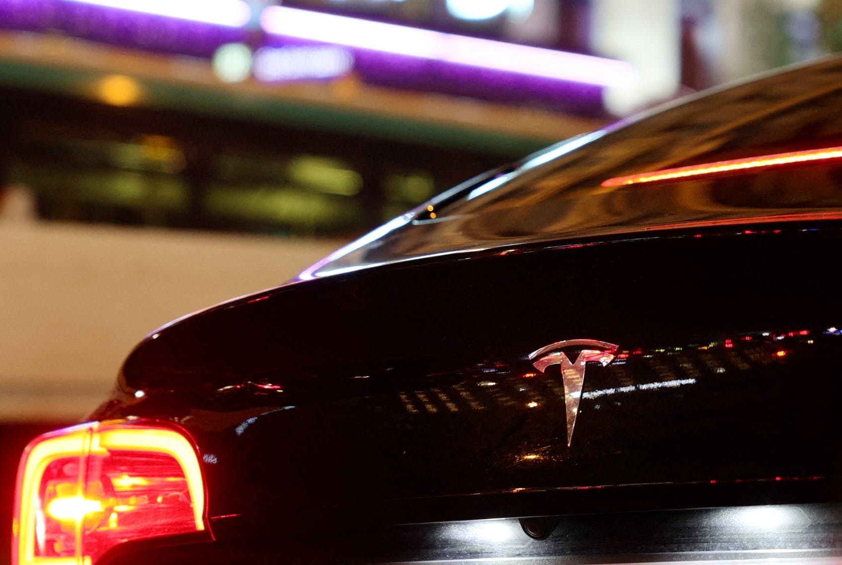 巴黎出租車司機(jī)的特斯拉汽車發(fā)生車禍對特斯拉提起訴訟