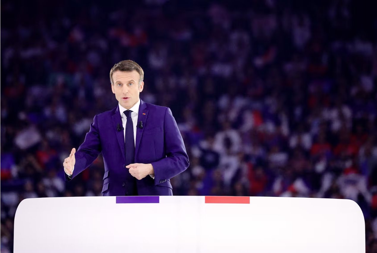 法國(guó)總統(tǒng)馬克龍說他參加總統(tǒng)競(jìng)選的時(shí)間比他希望的晚