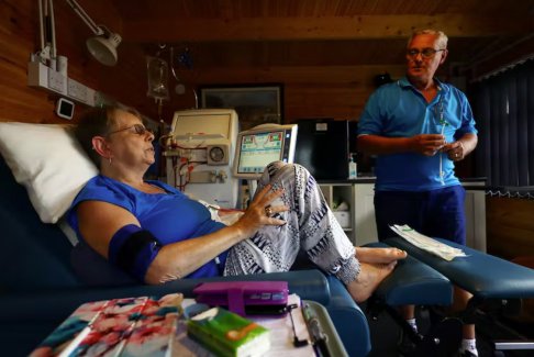 英國經(jīng)濟(jì)危機(jī) 能源成本導(dǎo)致腎臟病人不得不在家中護(hù)