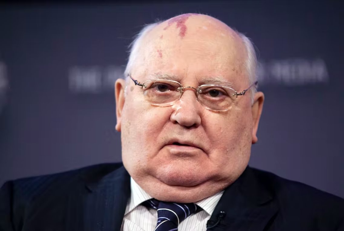 蘇聯(lián)最后一任領(lǐng)導(dǎo)人米哈伊爾&middot;戈?duì)柊蛦谭蛉ナ? /></p>
<p>2022年8月30日，蘇聯(lián)最后一任領(lǐng)導(dǎo)人戈?duì)柊蛦谭蛉ナ溃砹_斯莫斯科醫(yī)院官員說，蘇聯(lián)第一任同時(shí)也是最后一任總統(tǒng)米哈伊爾&middot;戈?duì)柊蛦谭虍?dāng)?shù)貢r(shí)間30日在莫斯科去世，終年91歲。</p>
<p>當(dāng)?shù)貢r(shí)間周二晚上，莫斯科中央臨床醫(yī)院對(duì)外表示，&ldquo;米哈伊爾&middot;謝爾蓋耶維奇&middot;戈?duì)柊蛦谭蛟谝粓?chǎng)嚴(yán)重而漫長(zhǎng)的疾病后去世。&rdquo;</p>
<p>俄羅斯通訊社稱，戈?duì)柊蛦谭蚪衲?月滿91歲，尚且沒有關(guān)于這位政治家去世前健康狀況的詳細(xì)信息。今年夏天早些時(shí)候，關(guān)于這位前蘇聯(lián)領(lǐng)導(dǎo)人的健康狀況急劇惡化的傳言逐漸浮出水面，然而，戈?duì)柊蛦谭蚧饡?huì)出面辟謠。另有消息稱，他于 2021 年 10 月因新冠疫情而被隔離在醫(yī)院。</p>
<p>另據(jù)塔斯社報(bào)道，戈?duì)柊蛦谭驅(qū)⒈话苍嵩谀箍菩率ヅ?，緊鄰其夫人賴莎所下葬的墓地。</p>
<p><strong>以下是來自世界各地的一些反應(yīng)：</strong></p>
<p><strong>俄羅斯總統(tǒng)弗拉基米爾&middot;普京</strong></p>
<p>他的發(fā)言人德米特里佩斯科夫告訴國(guó)際文傳電訊社，他表達(dá)了&ldquo;最深切的哀悼&rdquo;。&ldquo;明天他將給他的家人和朋友發(fā)一封慰問電。&rdquo;</p>
<p><strong>聯(lián)合國(guó)秘書長(zhǎng)安東尼奧&middot;古特雷斯</strong></p>
<p>&ldquo;得知米哈伊爾&middot;戈?duì)柊蛦谭虻氖攀?，我深感悲痛，他是一位改變歷史進(jìn)程的獨(dú)一無二的政治家。他為和平結(jié)束冷戰(zhàn)所做的工作比任何其他人都多。</p>
<p>&ldquo;世界失去了一位杰出的全球領(lǐng)袖、堅(jiān)定的多邊主義者和不知疲倦的和平倡導(dǎo)者。&rdquo;</p>
<p><strong>歐洲委員會(huì)主席烏爾蘇拉&middot;馮德萊恩</strong></p>
<p>&ldquo;米哈伊爾&middot;戈?duì)柊蛦谭蚴且晃恢档眯刨嚭褪苋俗鹁吹念I(lǐng)導(dǎo)人。他在結(jié)束冷戰(zhàn)和拆除鐵幕方面發(fā)揮了關(guān)鍵作用。它為自由歐洲開辟了道路&hellip;&hellip;這一遺產(chǎn)是我們不會(huì)忘記的。&rdquo;</p>
<p><strong>里根基金會(huì)和研究所</strong></p>
<p>&ldquo;里根基金會(huì)和研究所為失去前蘇聯(lián)領(lǐng)導(dǎo)人米哈伊爾&middot;戈?duì)柊蛦谭蚨У?，他曾?jīng)是羅納德&middot;里根的政治對(duì)手，最終成為朋友。我們向戈?duì)柊蛦谭蚣易搴投砹_斯人民致以哀悼和祈禱。 "</p>
<p><strong>美國(guó)前國(guó)務(wù)卿詹姆斯貝克三世</strong></p>
<p>&ldquo;歷史將銘記米哈伊爾&middot;戈?duì)柊蛦谭颍∕ikhail Gorbachev），他是帶領(lǐng)偉大國(guó)家走向民主的巨人。他決定不使用武力將帝國(guó)團(tuán)結(jié)在一起，從而在和平結(jié)束冷戰(zhàn)中發(fā)揮了關(guān)鍵作用&hellip;&hellip;自由世界非常想念他。&rdquo;</p>
<p><strong>美國(guó)前國(guó)務(wù)卿康多莉扎賴斯</strong></p>
<p>&ldquo;聽到米哈伊爾&middot;戈?duì)柊蛦谭蚴攀赖南?，我感到很難過。他是一個(gè)努力為他的人民帶來更好生活的人。他的生命意義重大，因?yàn)闆]有他和他的勇氣，就不可能結(jié)束寒冷和平戰(zhàn)爭(zhēng)。&rdquo;</p>
<p><strong>英國(guó)首相鮑里斯&middot;約翰遜</strong></p>
<p>&ldquo;我一直欽佩他在和平結(jié)束冷戰(zhàn)時(shí)表現(xiàn)出的勇氣和正直&hellip;&hellip;在普京侵略烏克蘭的時(shí)候，他對(duì)開放蘇聯(lián)社會(huì)的不懈承諾仍然是我們所有人的榜樣。&rdquo;</p>
<p><strong>加拿大前總理布賴恩&middot;莫羅尼</strong></p>
<p>&ldquo;他是一個(gè)好朋友，盡管這看起來令人驚訝......他是一個(gè)非常令人愉快的人，他對(duì)國(guó)家的未來有著遠(yuǎn)大的愿景，這與現(xiàn)在所表達(dá)的相反。歷史會(huì)記住他是一個(gè)偉大的變革領(lǐng)袖。&nbsp;</p>　　本文“”來源：http://m.daogo5.com/shishi/1916.html，轉(zhuǎn)載必須保留網(wǎng)址。
      <div   id=