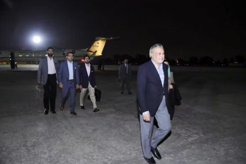 伊沙克·達(dá)爾宣誓就任巴基斯坦新任財(cái)政部長