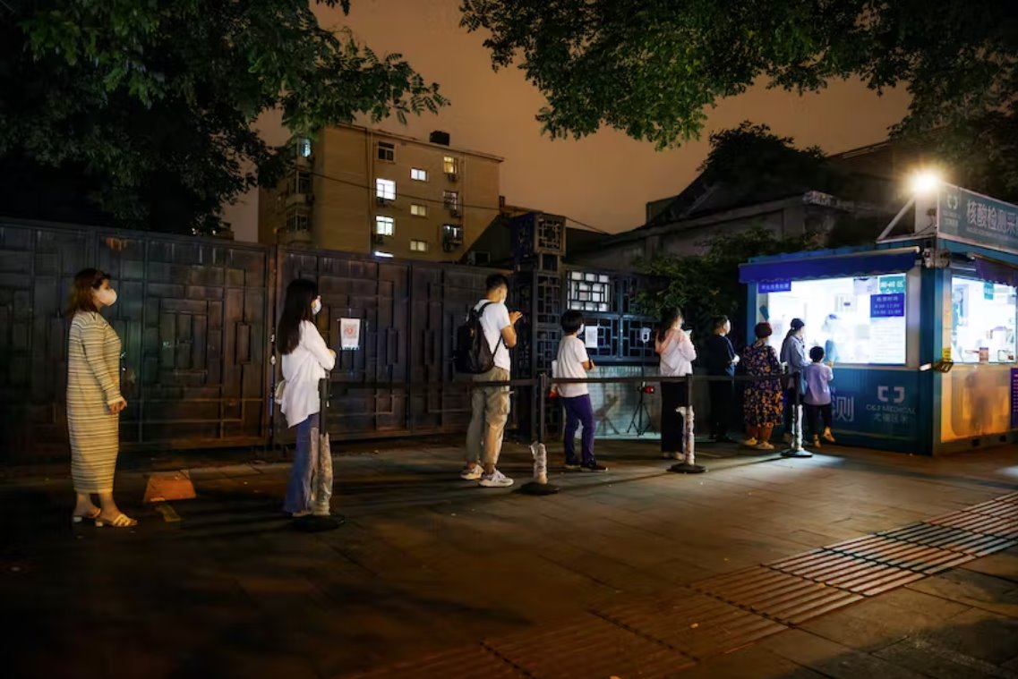 在這里停留？核酸檢測站改變了中國的城市景觀。