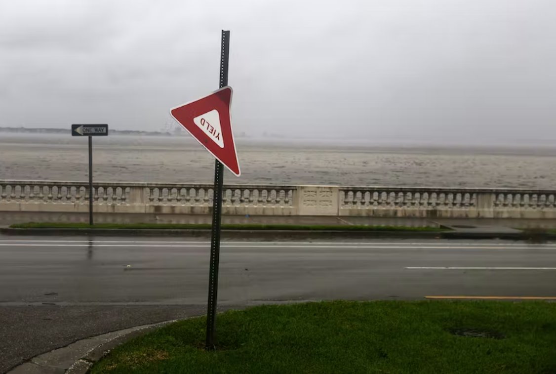 美國國家颶風中心預報伊恩現(xiàn)在是三級颶風