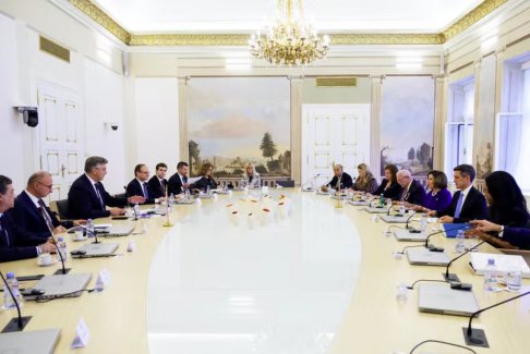 美國(guó)眾議院議長(zhǎng)佩洛西稱伊朗向俄羅斯提供無(wú)人機(jī)犯