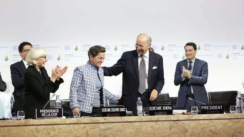 2015年通過(guò)《巴黎協(xié)定》