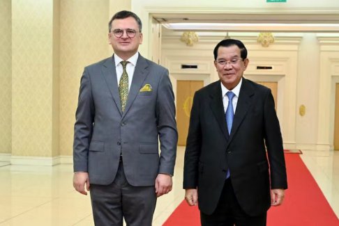 柬埔寨總理在金邊會(huì)見烏克蘭外長(zhǎng)