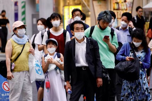 日本單日新增確診病例2個月來首次超過10萬