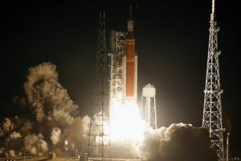 美國(guó)宇航局“阿耳忒彌斯1號(hào)”火箭飛船正駛向月球