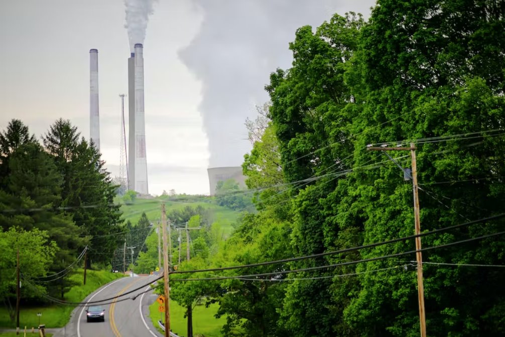 拜登評(píng)論曼欽在美國(guó)中期選舉前抨擊燃煤電廠