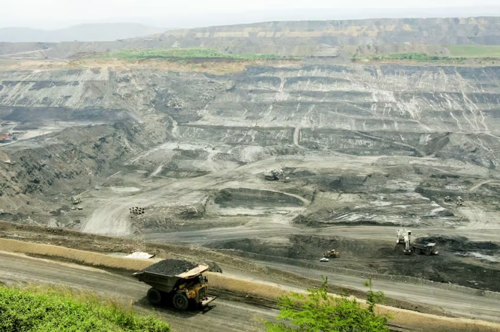 工人阻止哥倫比亞煤礦公司Cerrejon的鐵路進(jìn)入出口設(shè)施