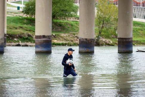 美國(guó)最高法院暫時(shí)阻止結(jié)束大流行時(shí)期的邊境限制