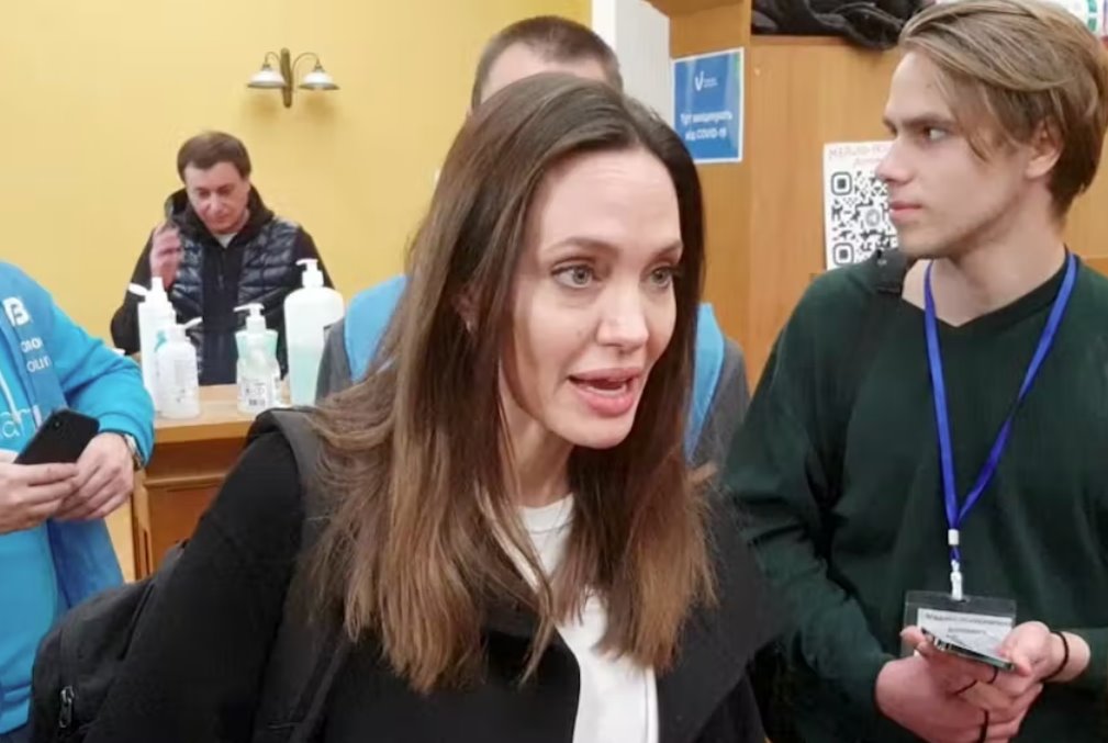 安吉麗娜&middot;朱莉?qū)⑥o去聯(lián)合國(guó)難民署特使職務(wù)