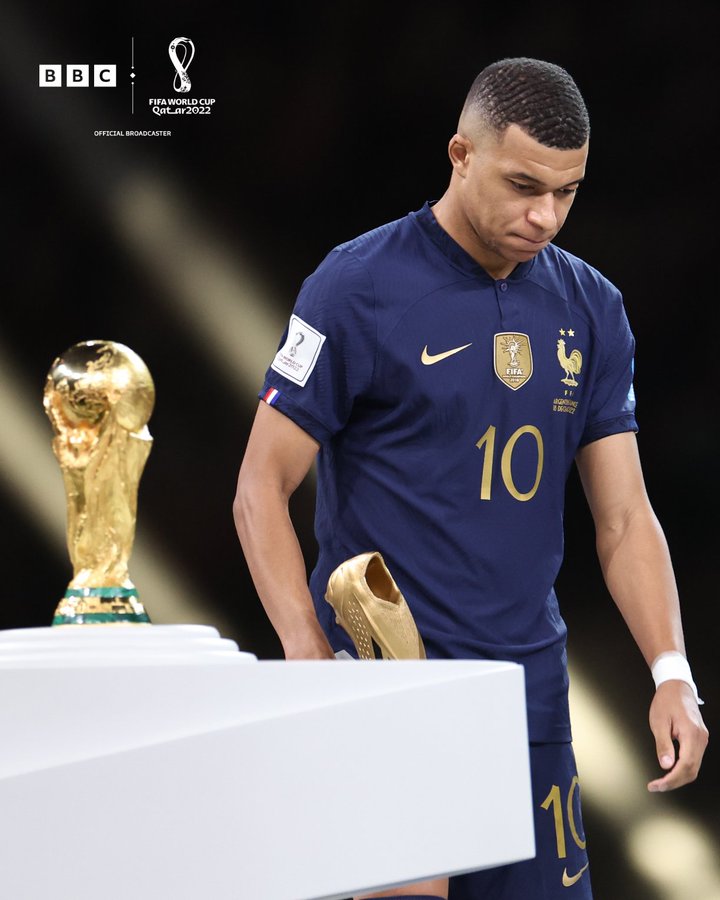 姆巴佩領(lǐng)&ldquo;金靴獎(jiǎng)&rdquo;表情難掩失落