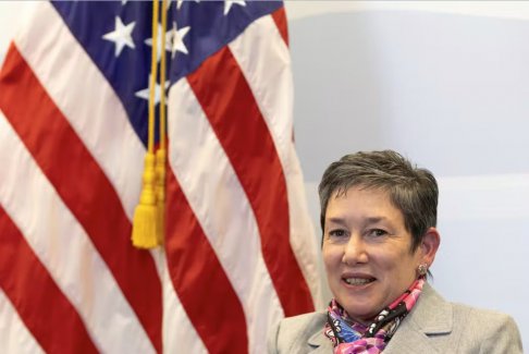 海地警察封鎖街道闖入機(jī)場(chǎng)抗議武裝團(tuán)伙殺害軍官的