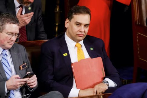 羅姆尼告訴共和黨人喬治桑托斯他“不應(yīng)該進(jìn)入國(guó)會(huì)