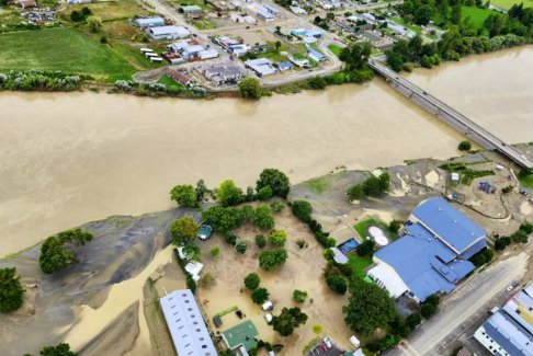 新西蘭警方正在尋找颶風加布里埃爾過后仍然失蹤的