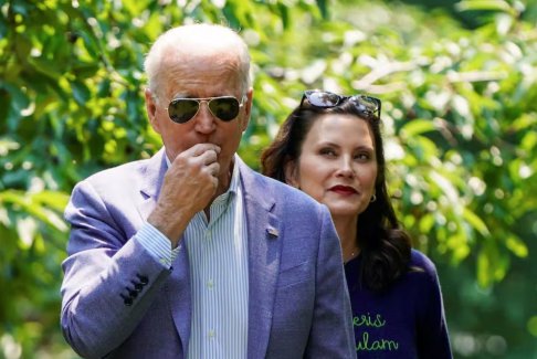 拜登與加州州長談?wù)摴韫茹y行