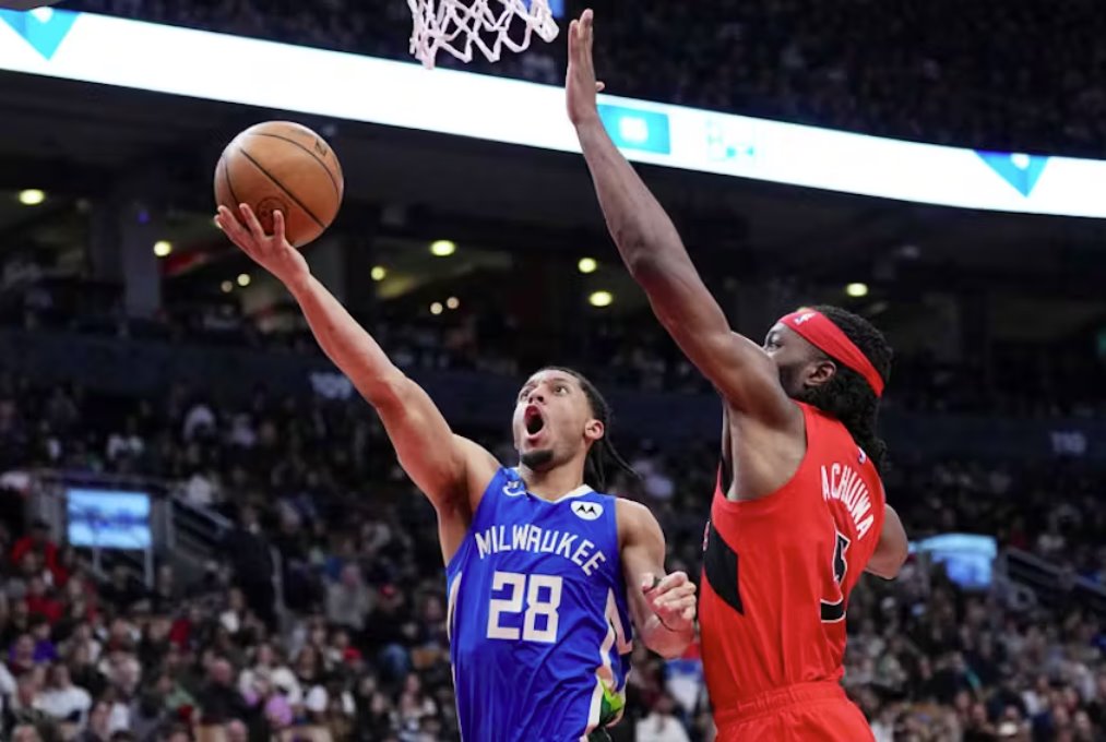 密爾沃基雄鹿隊后衛(wèi) Lindell Wigginton（28 歲）突破上籃