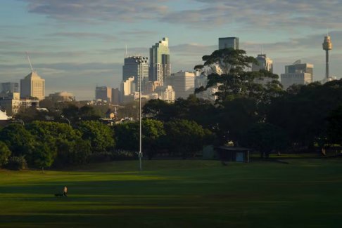 殼牌股東大會(huì)有氣候抗議者試圖沖進(jìn)大會(huì)舞臺(tái)