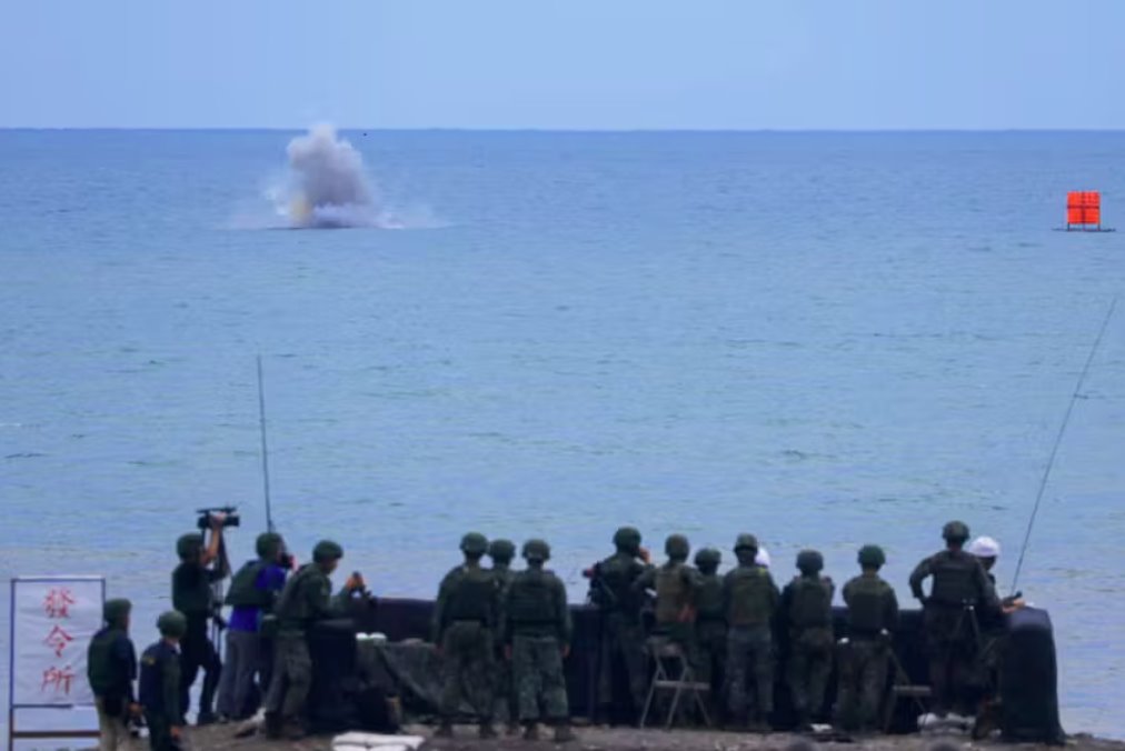 臺(tái)軍在南部戰(zhàn)略海岸舉行實(shí)彈演習(xí)像&ldquo;魚炮&rdquo;