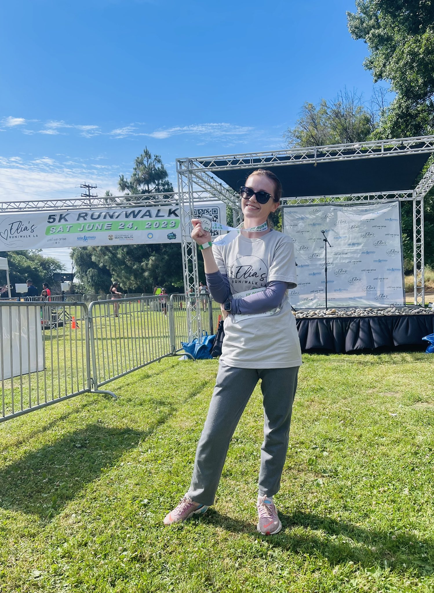 偶像女神Emily Bloom參加洛杉磯Elia Run Walk LA 5k走跑活動(dòng)