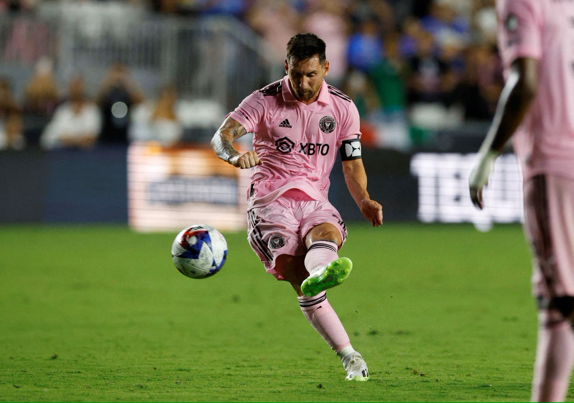 2023年7月21日，國際邁阿密的萊昂內(nèi)爾&middot;梅西通過任意球攻入第二個(gè)進(jìn)球