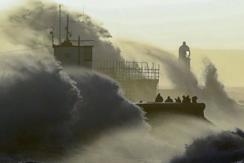 臺風(fēng)巴貝特將于襲擊英國