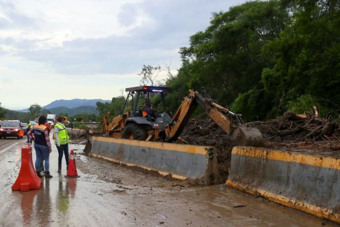墨西哥颶風(fēng)奧的斯造成的災(zāi)害損失還無(wú)法統(tǒng)計(jì)