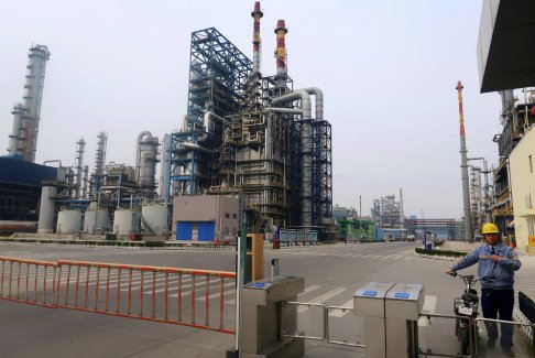我國對(duì)龐大的煉油行業(yè)施加增長限制