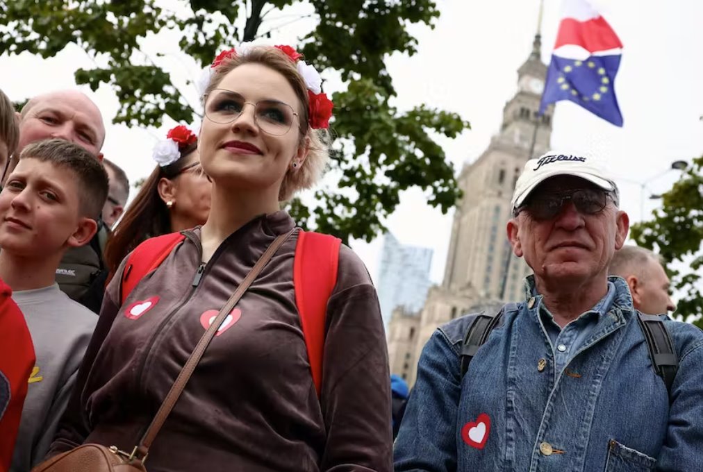 波蘭反對(duì)派在緊張的選舉前舉行大規(guī)模華沙集會(huì)