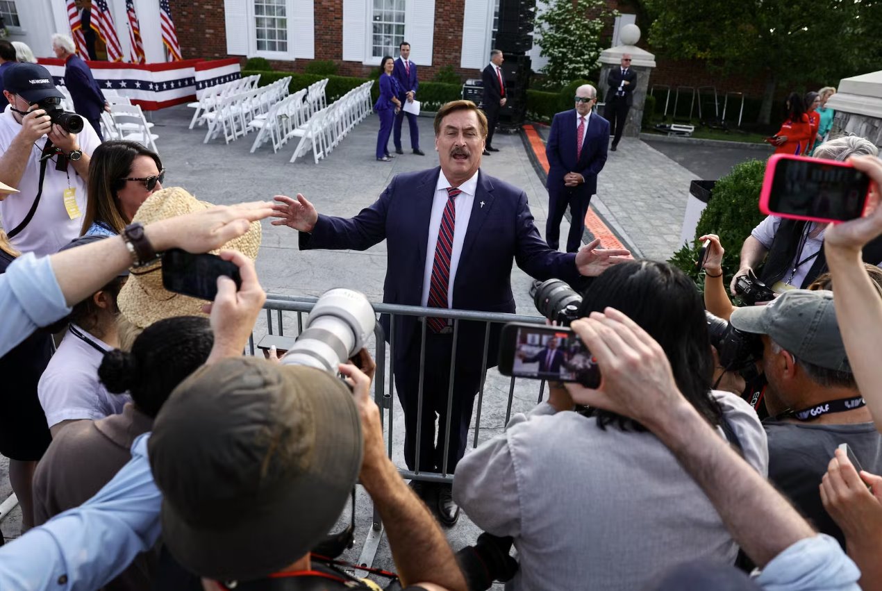 特朗普盟友林德爾的律師尋求退出選舉誹謗案