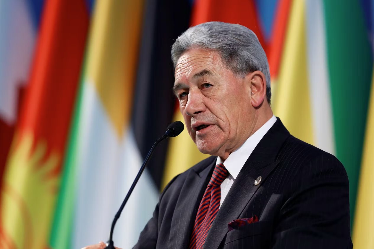 新西蘭外交部長(zhǎng)溫斯頓&middot;彼得斯于2019年3月22日在土耳其伊斯坦布爾出席伊斯蘭合作組織(OIC)緊急會(huì)議后在新聞發(fā)布會(huì)上發(fā)表講話。