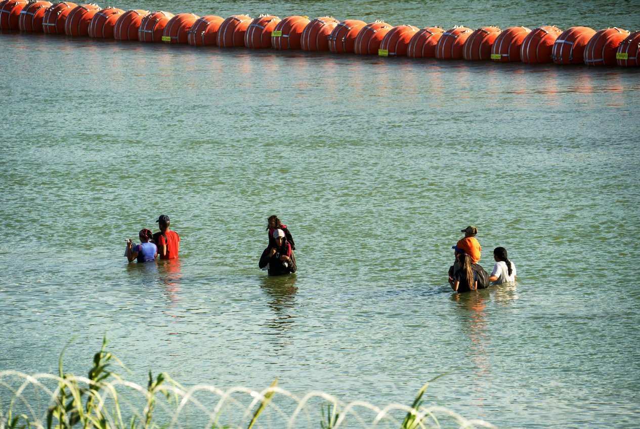 美國(guó)上訴法院規(guī)定 得克薩斯州必須消除格蘭德河移民障礙