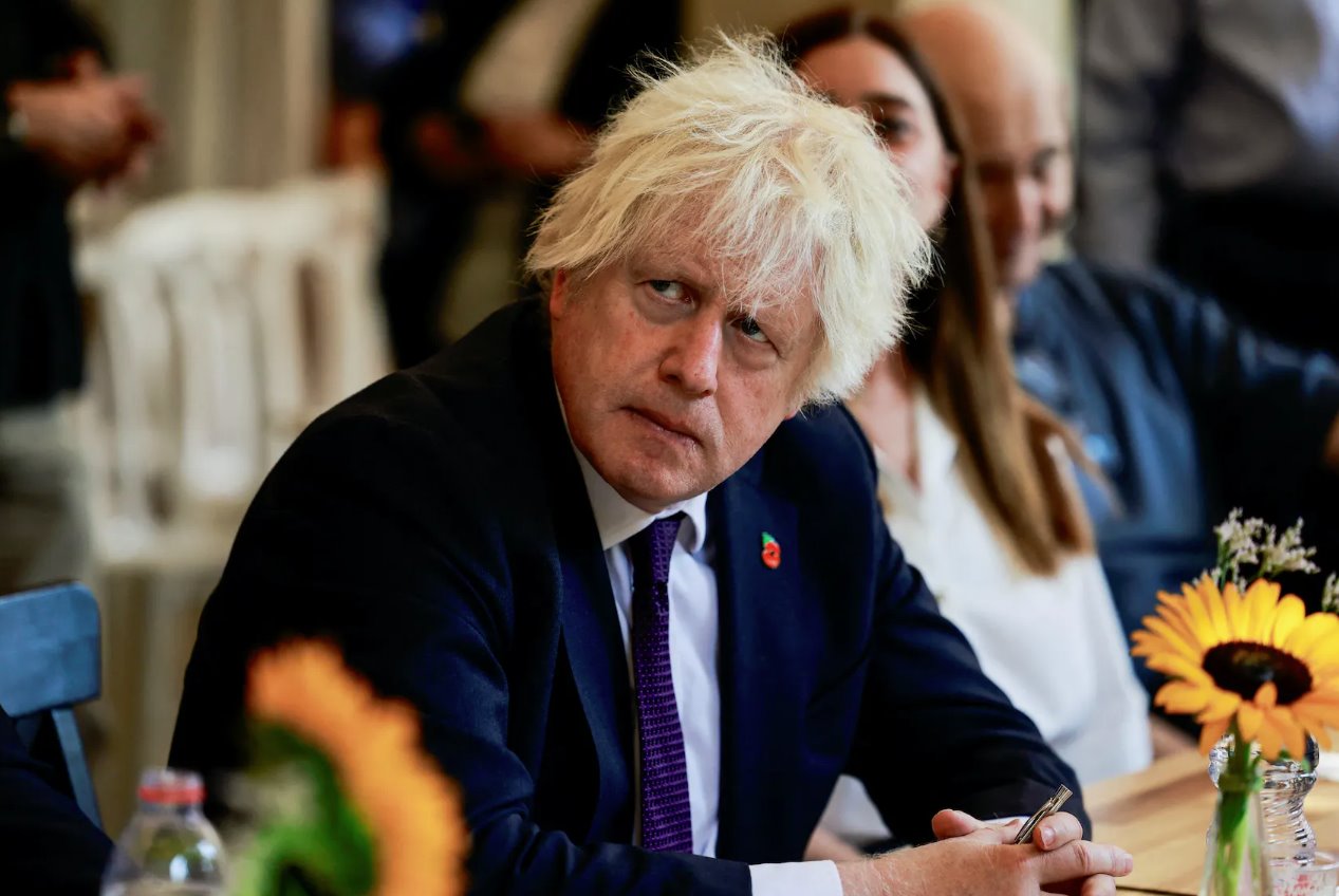 2023年11月5日，英國前首相鮑里斯&middot;約翰遜在訪問耶路撒冷期間會見英以士兵。