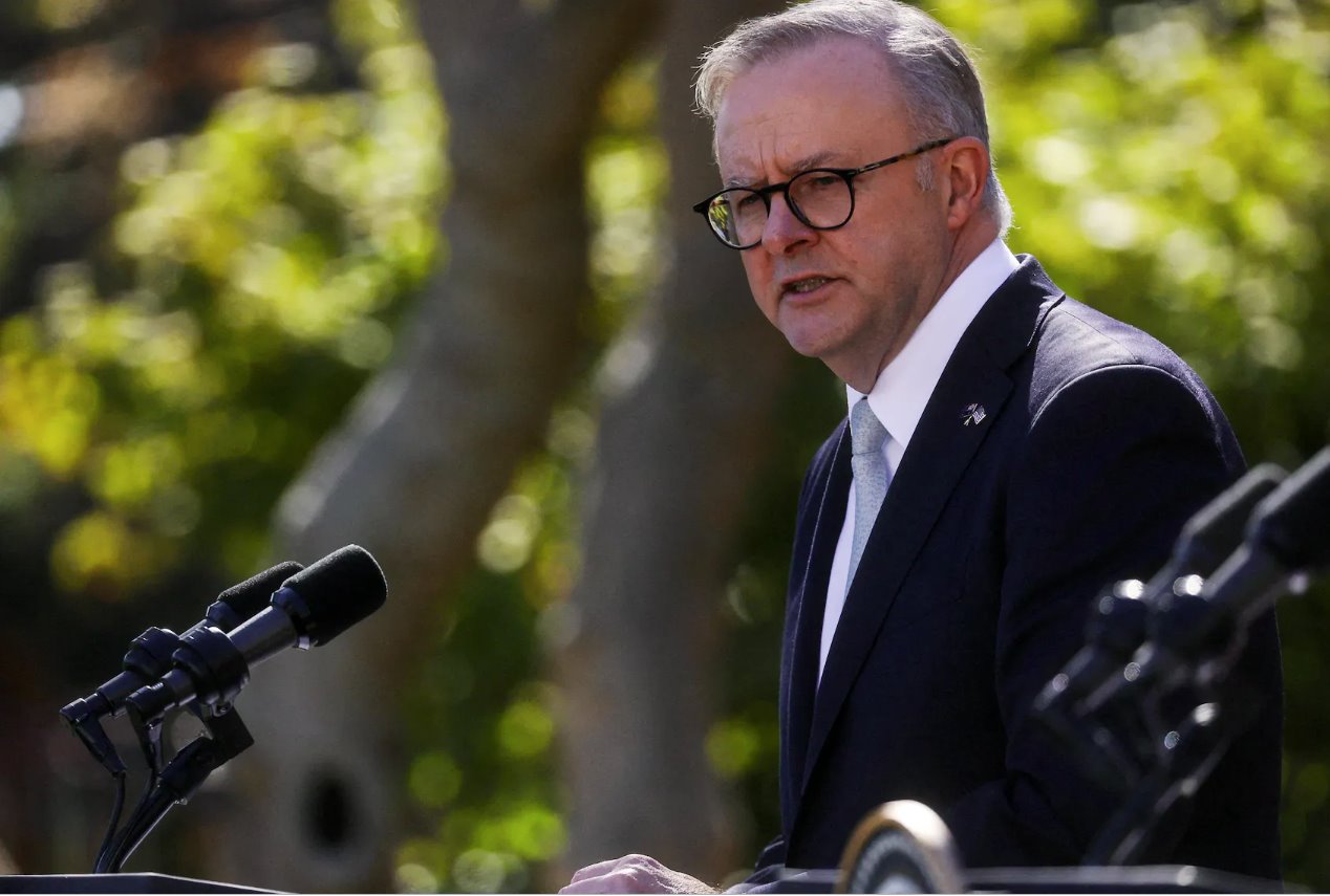 澳大利亞總理安東尼&middot;阿爾巴尼斯于2023年10月25日在美國華盛頓白宮玫瑰園與美國總統(tǒng)喬&middot;拜登舉行聯(lián)合新聞發(fā)布會并發(fā)表講話。