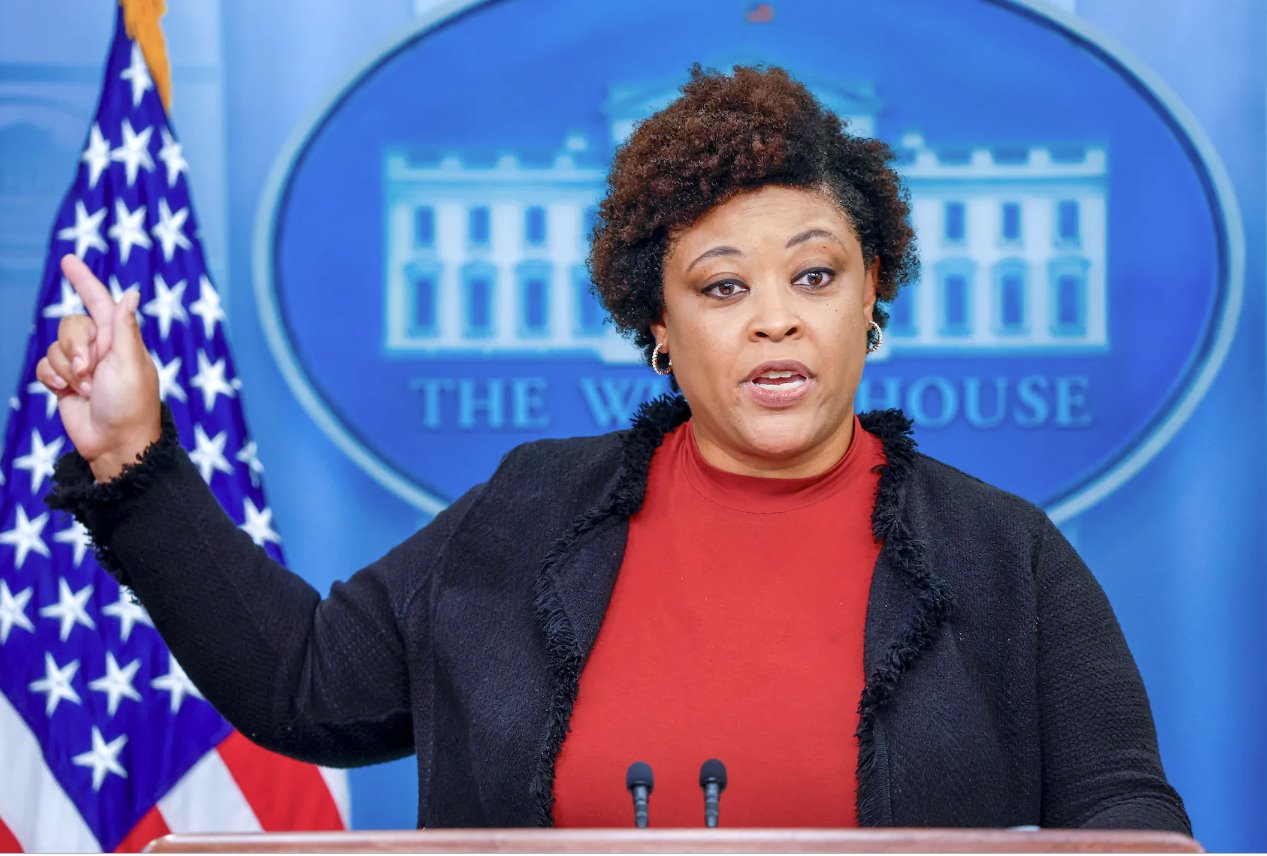 管理和預(yù)算辦公室主任沙蘭達(dá)&middot;楊(ShalandaYoung)于2023年9月29日在美國(guó)華盛頓白宮舉行的每日新聞發(fā)布會(huì)上向媒體發(fā)表講話。