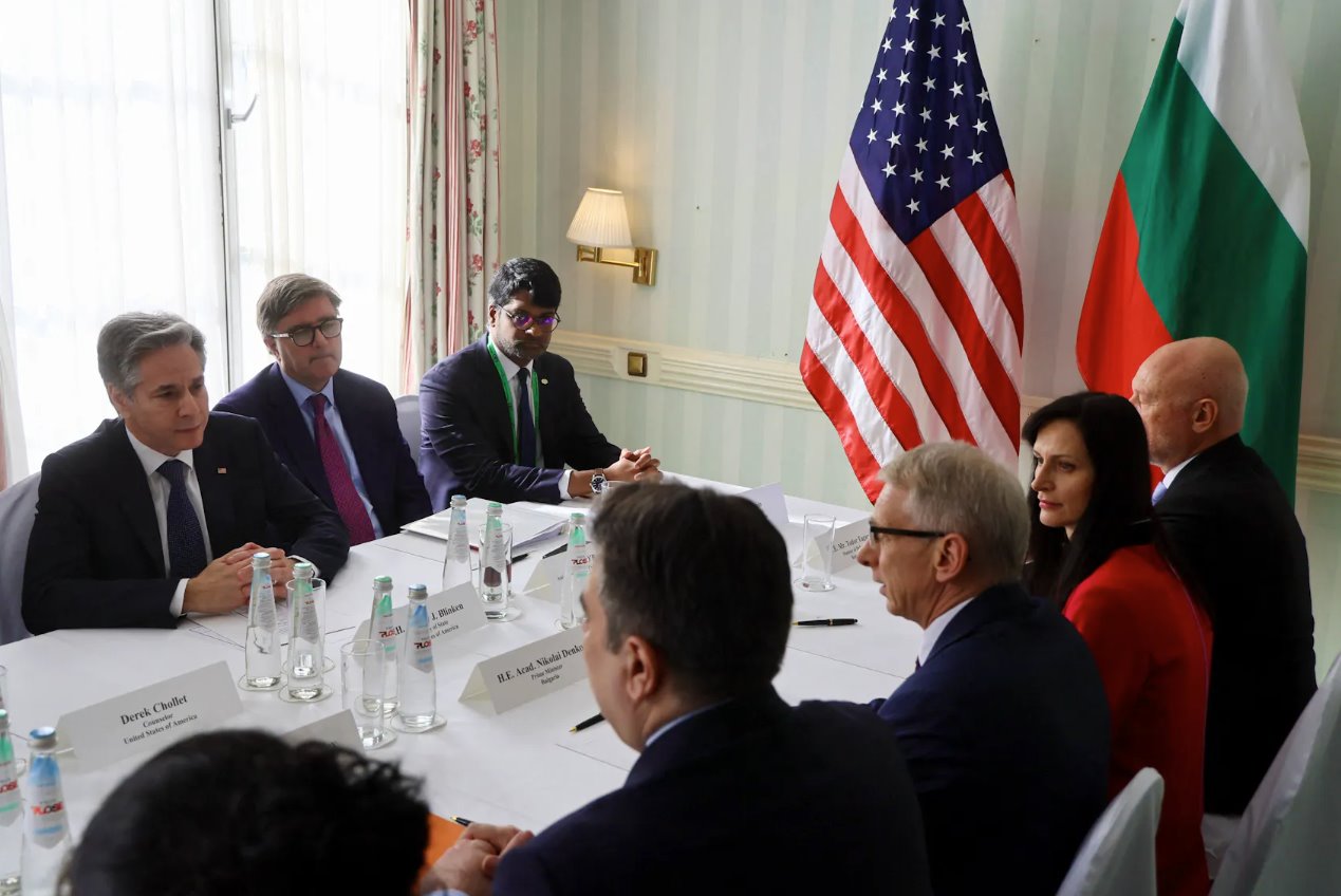 美國(guó)國(guó)務(wù)卿安東尼&middot;布林肯于2024年2月16日在德國(guó)慕尼黑參加慕尼黑安全會(huì)議(MSC)期間會(huì)見保加利亞總理尼古拉&middot;登科夫。