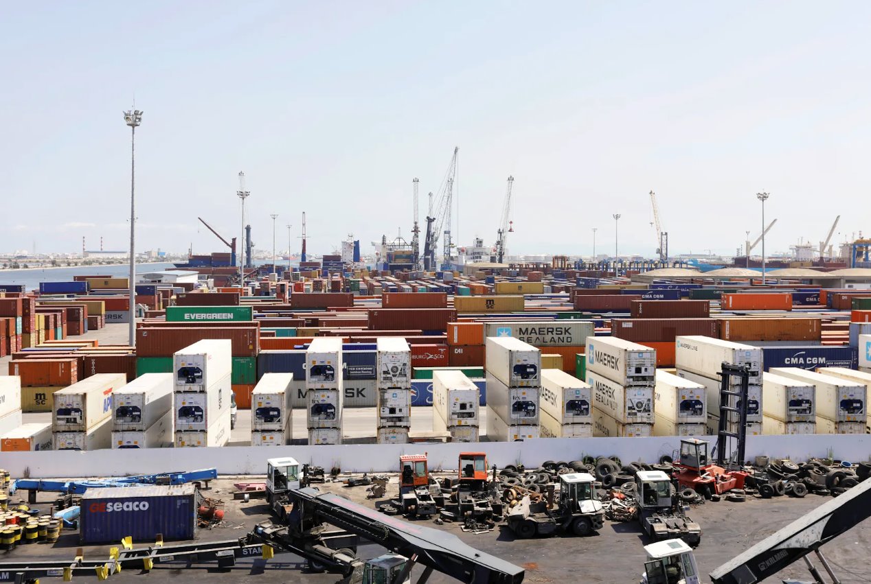 2018年8月30日，突尼斯突尼斯拉德斯港裝載碼頭的集裝箱景觀。