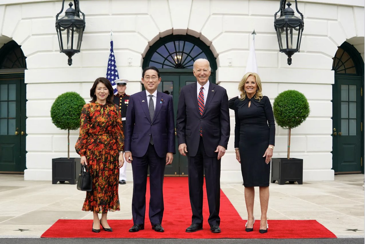 美國(guó)總統(tǒng)喬&middot;拜登和第一夫人吉爾&middot;拜登于2024年4月9日開始對(duì)美國(guó)華盛頓進(jìn)行國(guó)事訪問，在白宮歡迎日本首相岸田文雄和夫人岸田優(yōu)子。