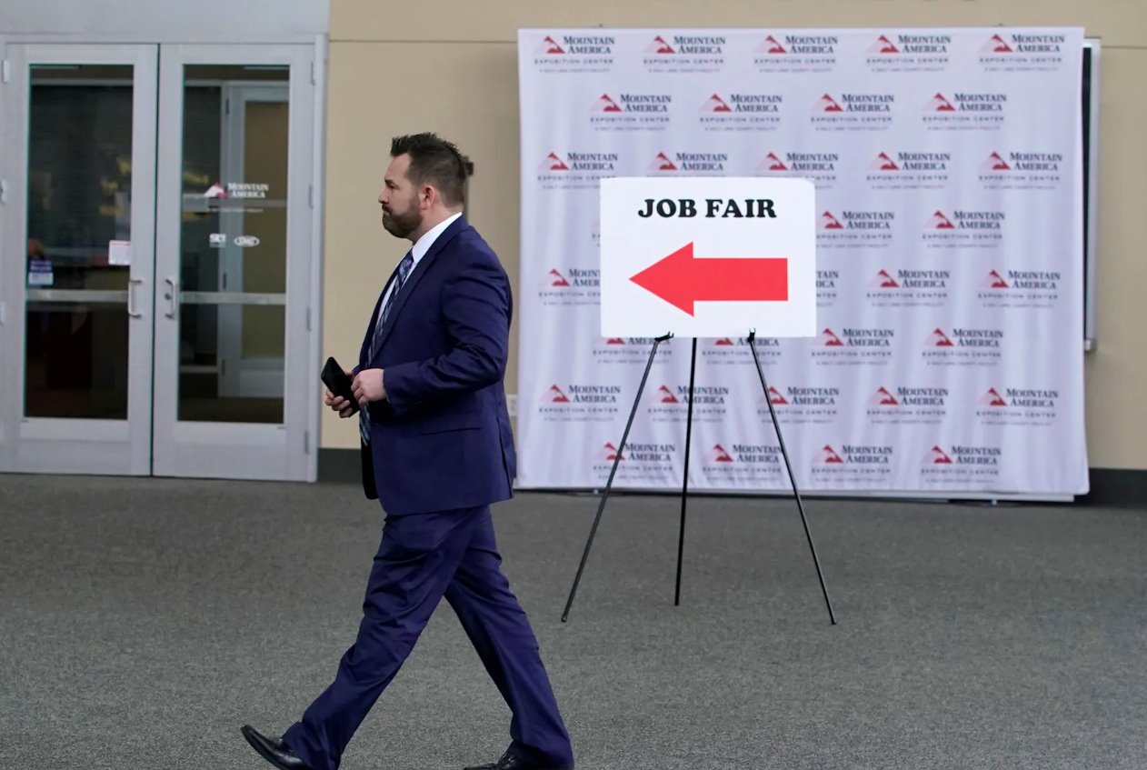 隨著勞動力市場放緩，美國每周申請失業(yè)救濟人數創(chuàng)八個多月以來新高