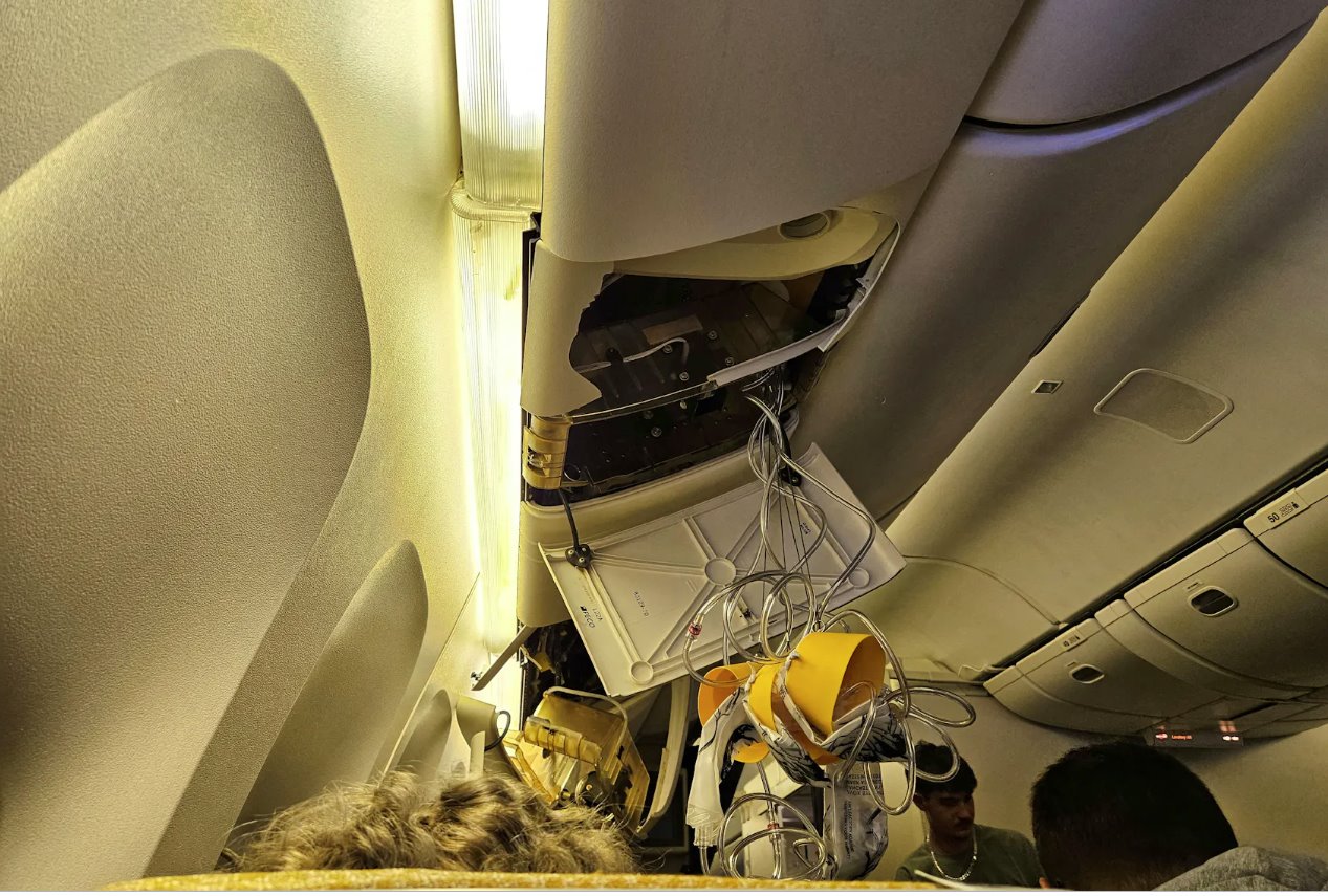 新加坡航空SQ321航班于2024年5月21日緊急降落在泰國曼谷素萬那普國際機(jī)場后的內(nèi)部照片。