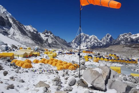 喜馬拉雅山峰上運(yùn)走11噸垃圾