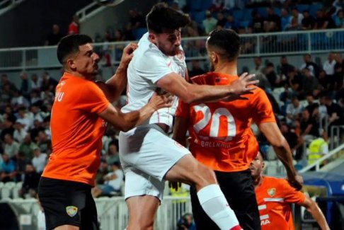 拉恩在最后時刻客場戲劇性地戰(zhàn)勝了巴爾卡尼