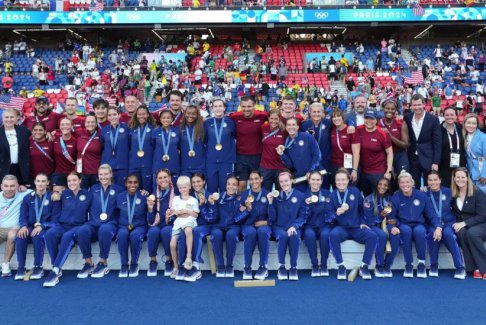 美國女足1比0戰(zhàn)勝巴西女足奪得巴黎奧運(yùn)會(huì)女足冠軍