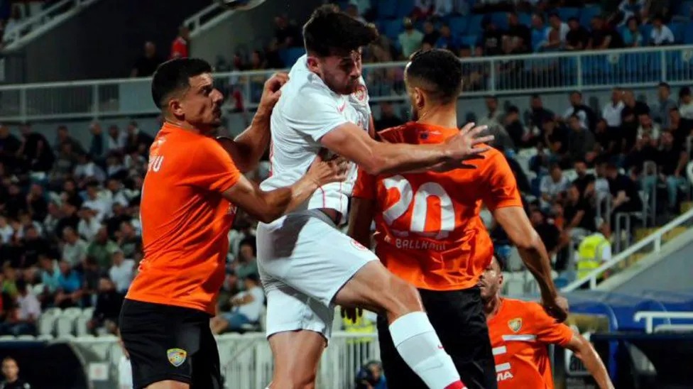 拉恩在最后時(shí)刻客場戲劇性地戰(zhàn)勝了巴爾卡尼